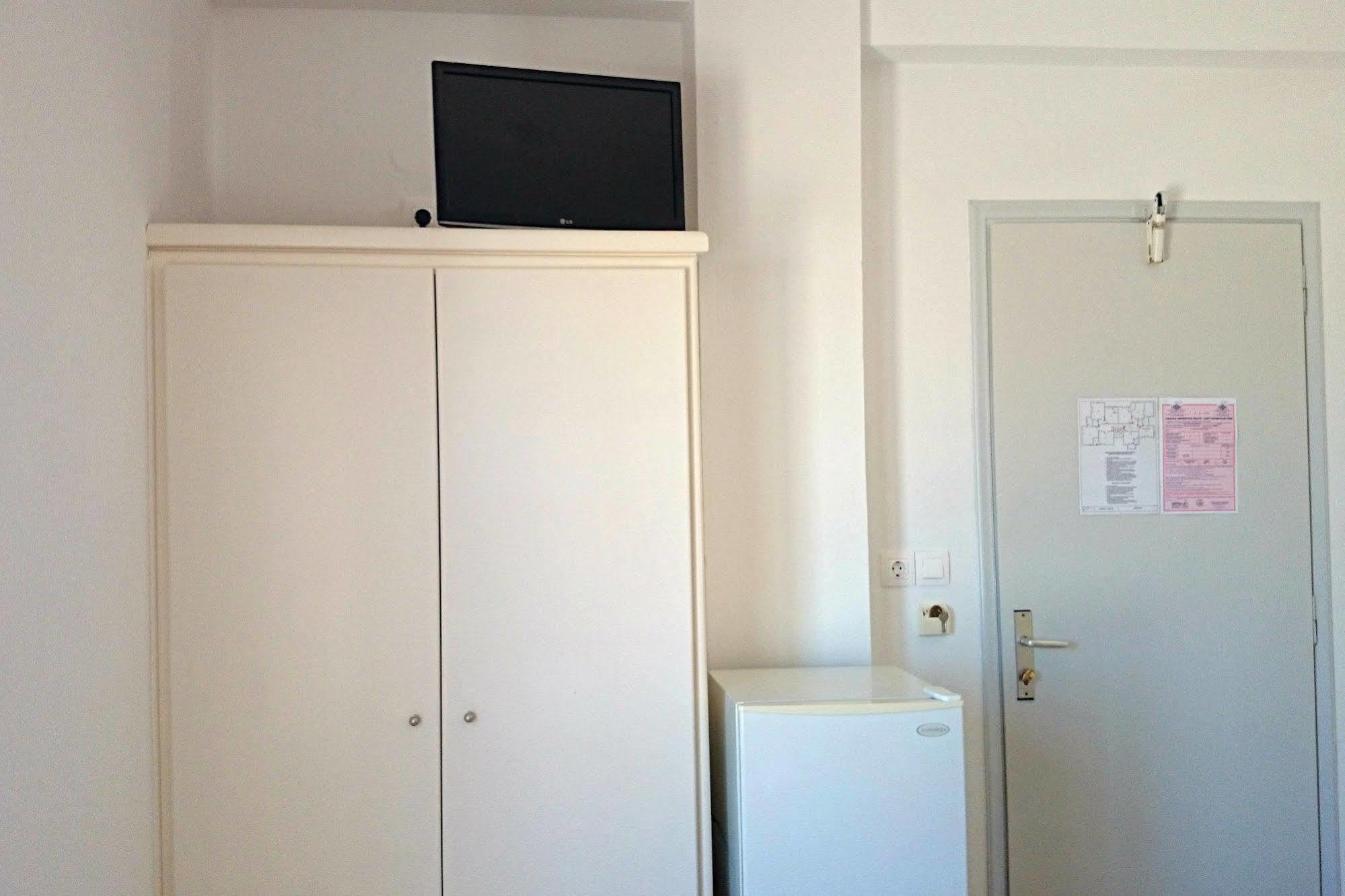 Athena Rooms イオス島 チョーラ エクステリア 写真
